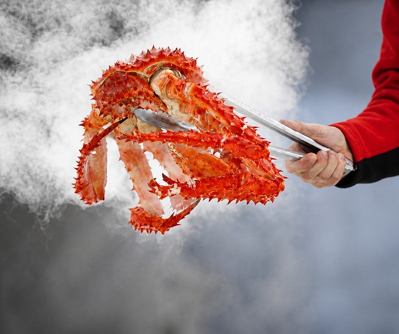 Centolla fueguina recien cocida servida al vapor