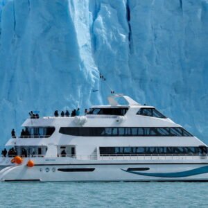 Navegacion entre glaciares del Lago Argentino
