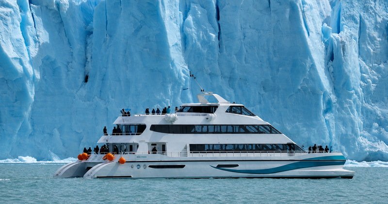 Navegacion entre glaciares del Lago Argentino