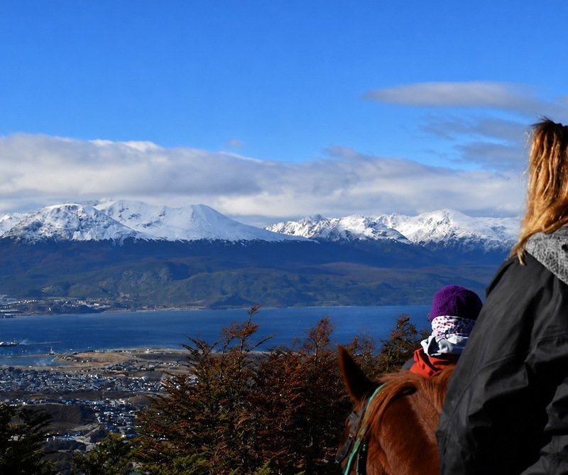 Cabalgata con vista a Ushuaia y al Canal Beagle desde el Monte Susana